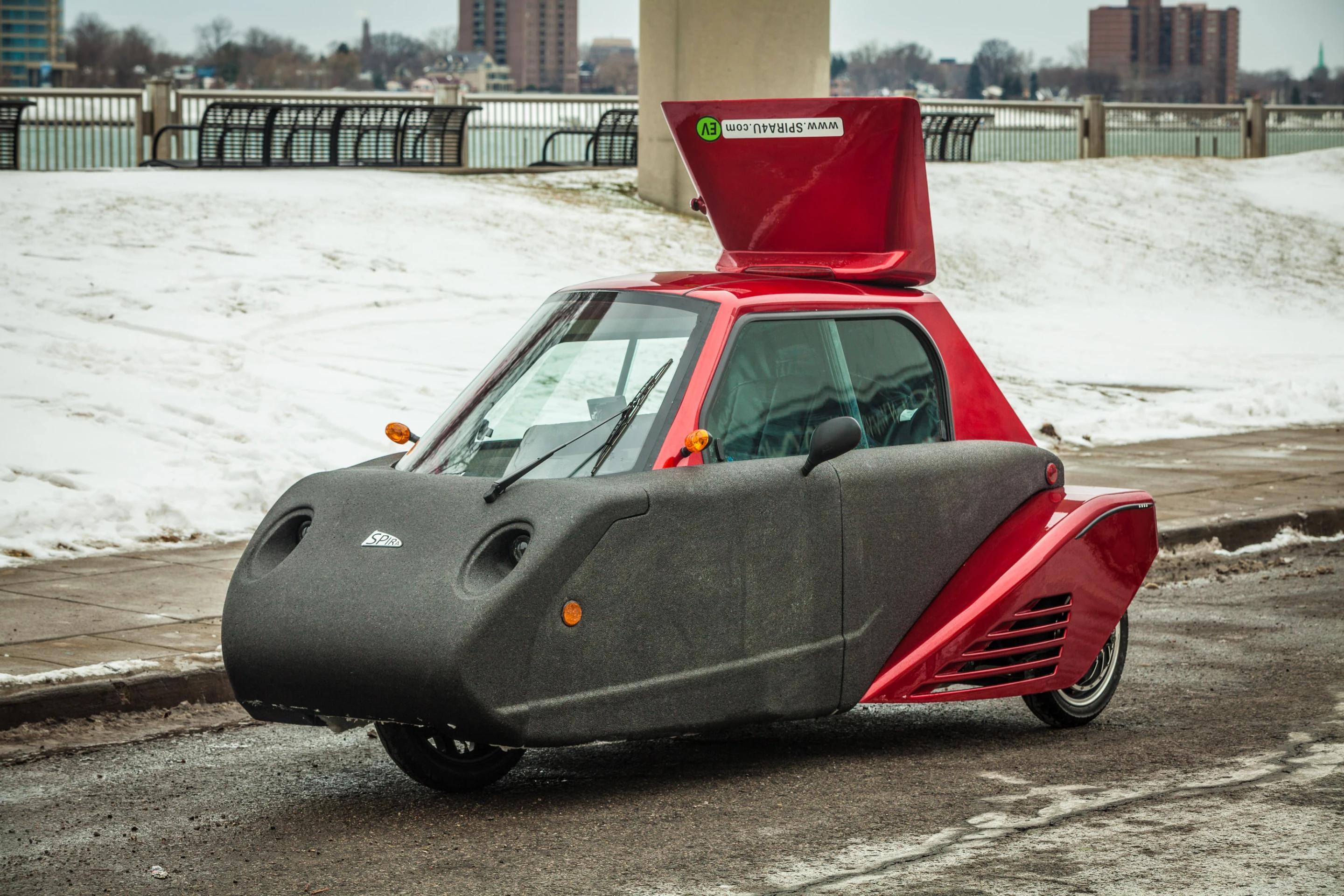 Test driving the Spira4u in Detroit (Photo: Loz Blain/Gizmag.com)
