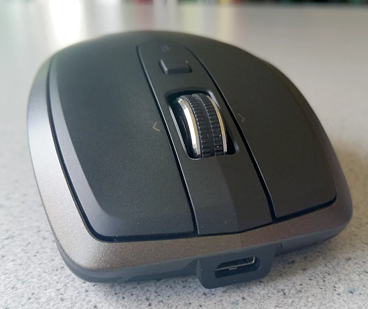 The Logitech MX Anywhere 2 features a micro USB port in the front, allowing mousing while charging