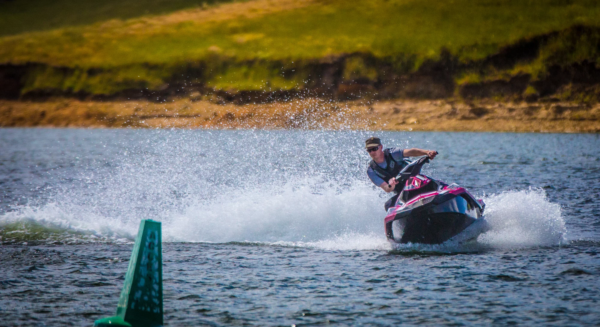 Gizmag editor Noel McKeegan throws the Sea-Doo Spark around (Photo: Loz Blain/Gizmag.com)