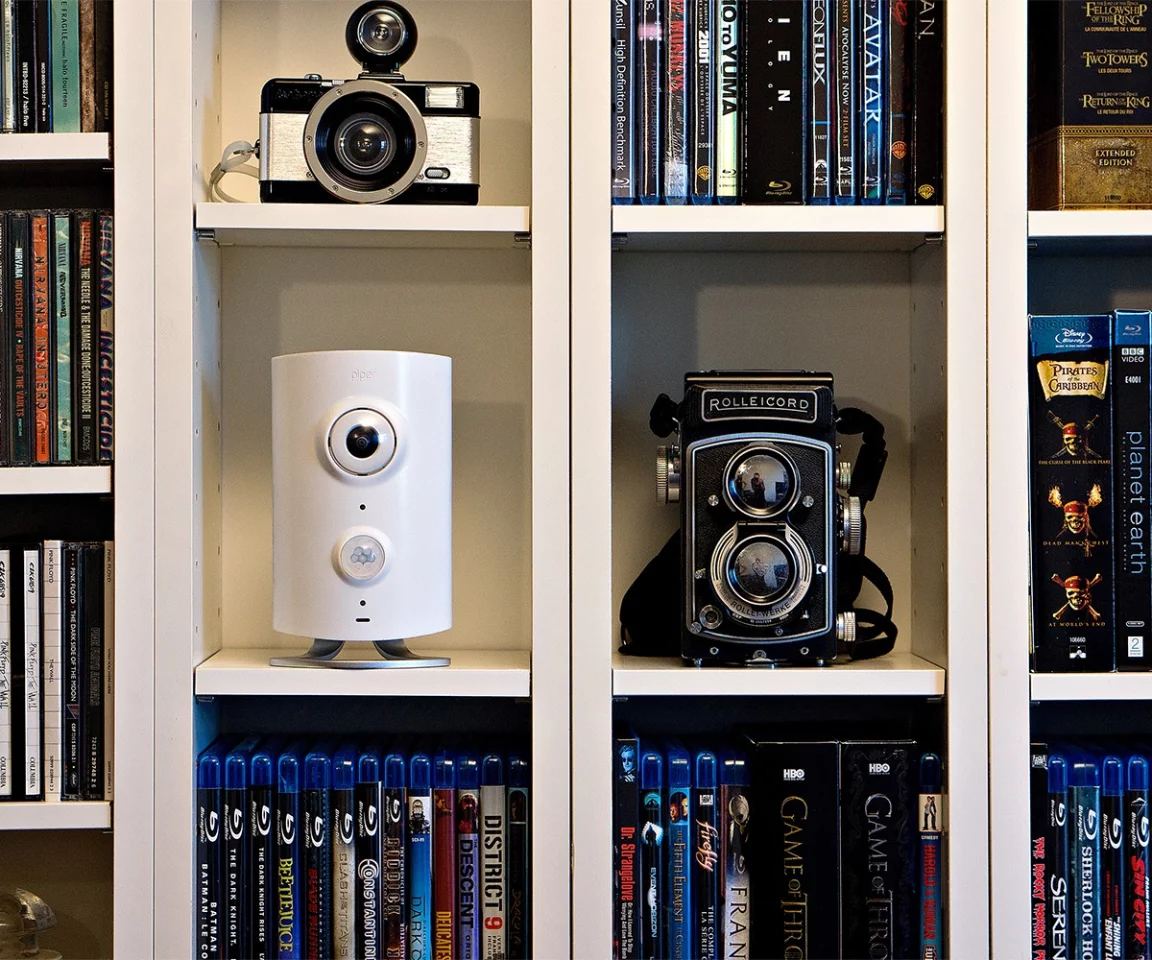 A 180° fisheye lens aims to provide a full-view of a room in one shot and users can also pan and zoom as required