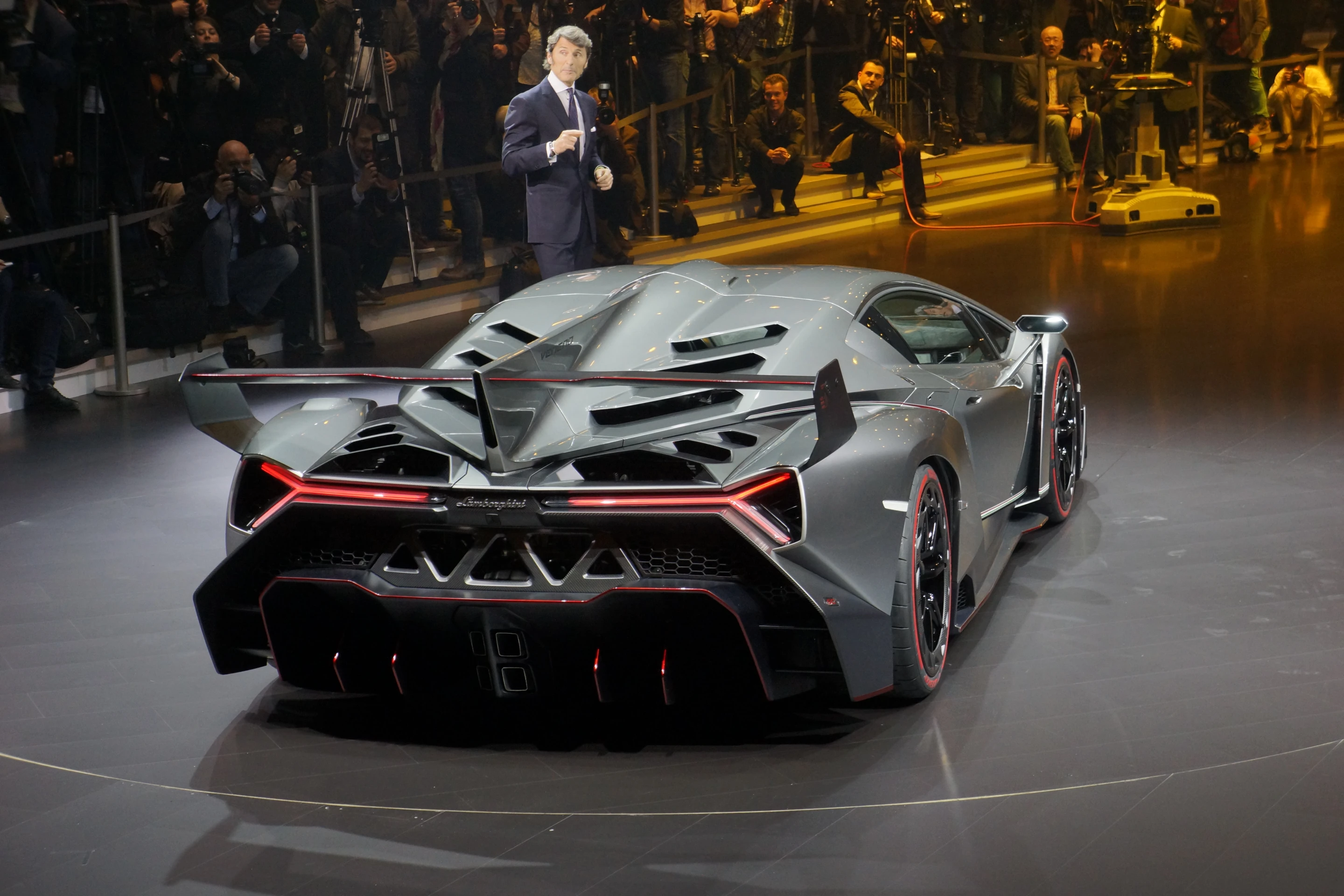 Lamborghini introduces the Veneno