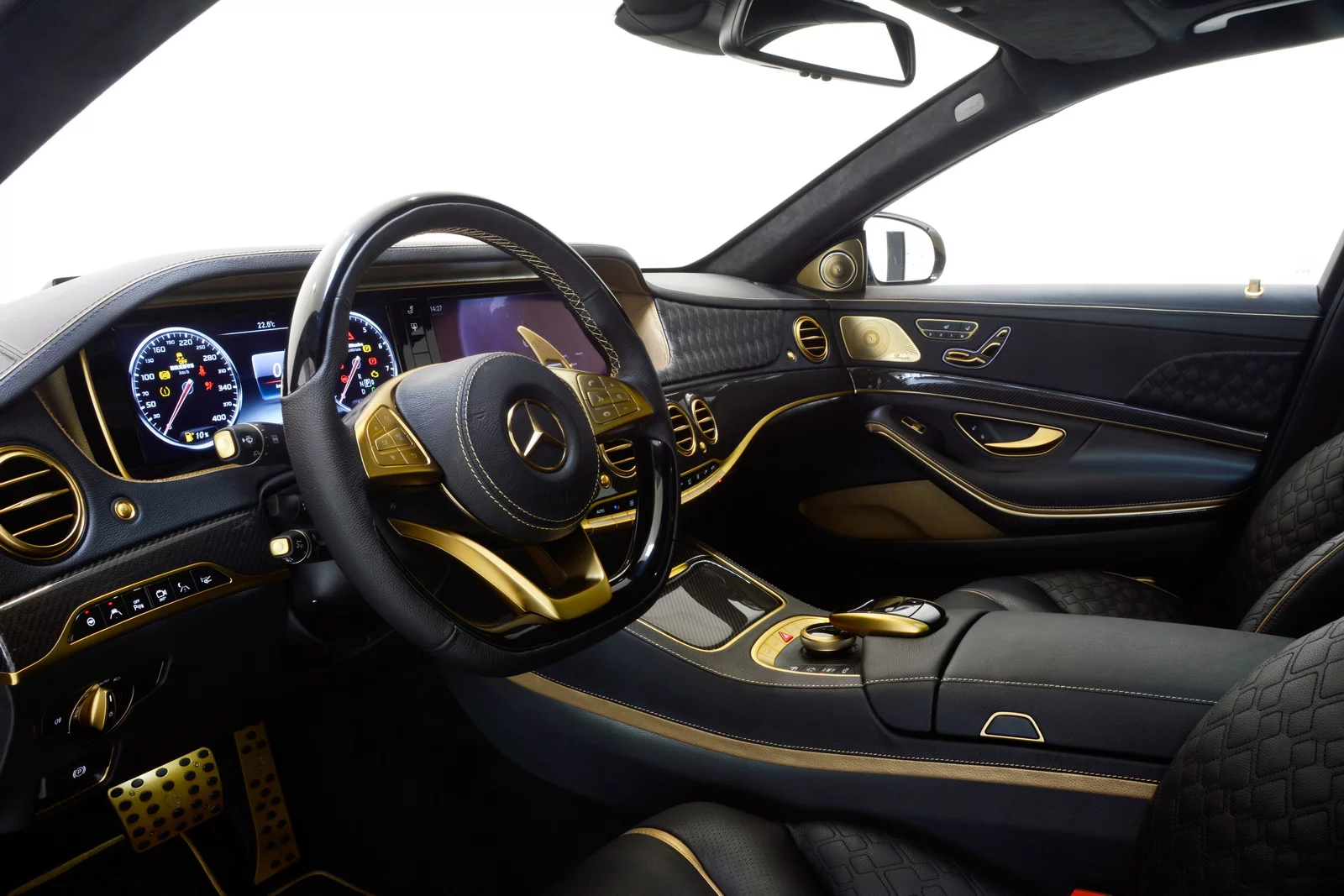 The interior of the Brabus 900 Desert Gold with black and gold Mastik leather