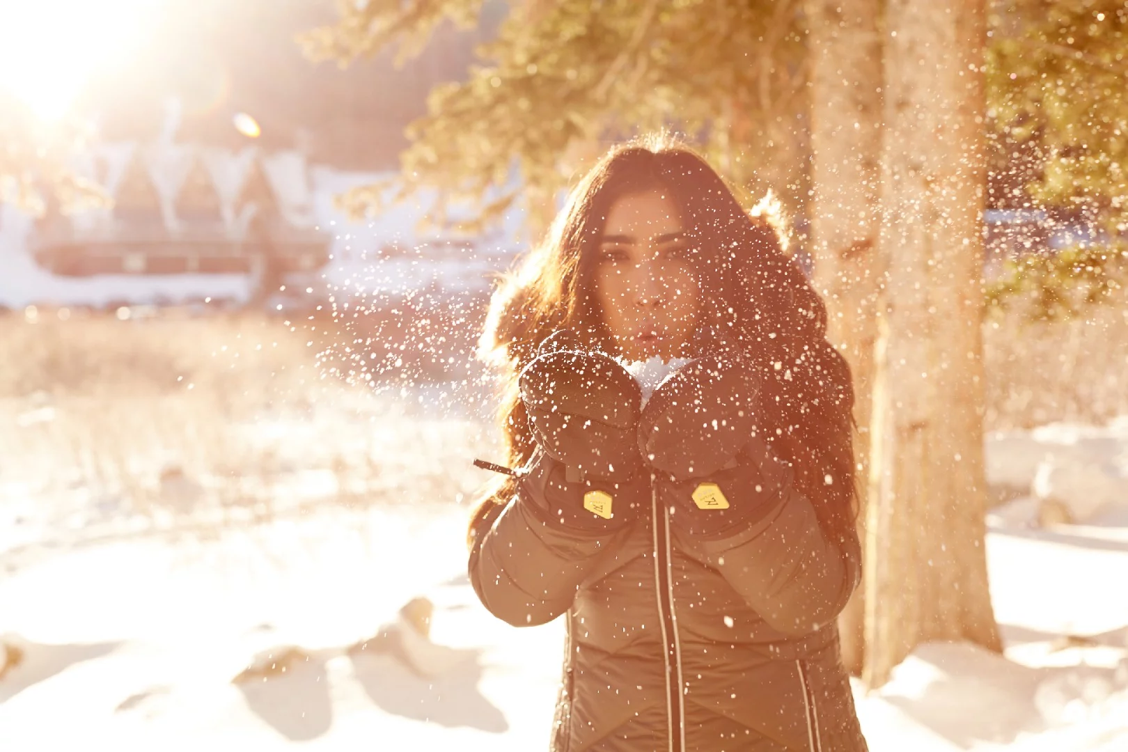 The glove is waterproof and thermally insulated