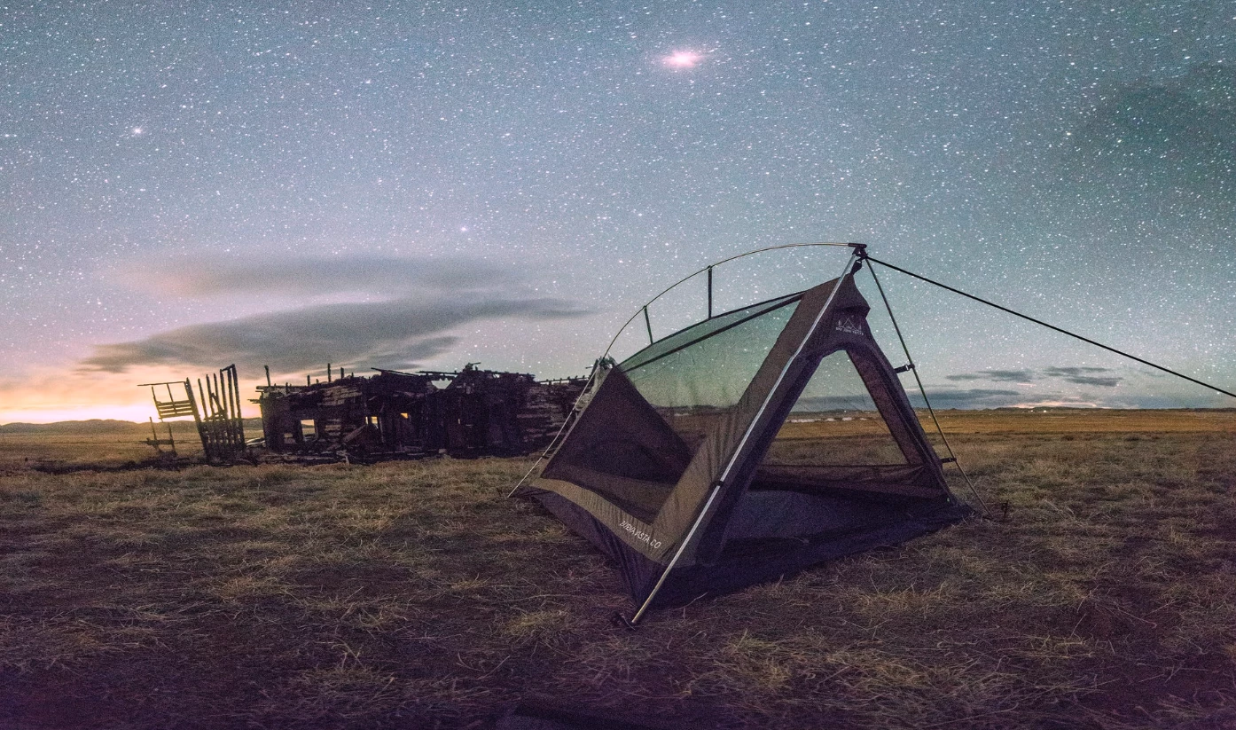 No longer do you have to make the choice between setting the fly up before bed and missing night skies like this one or having to get up out of your warm sleeping bag and affix the fly at night