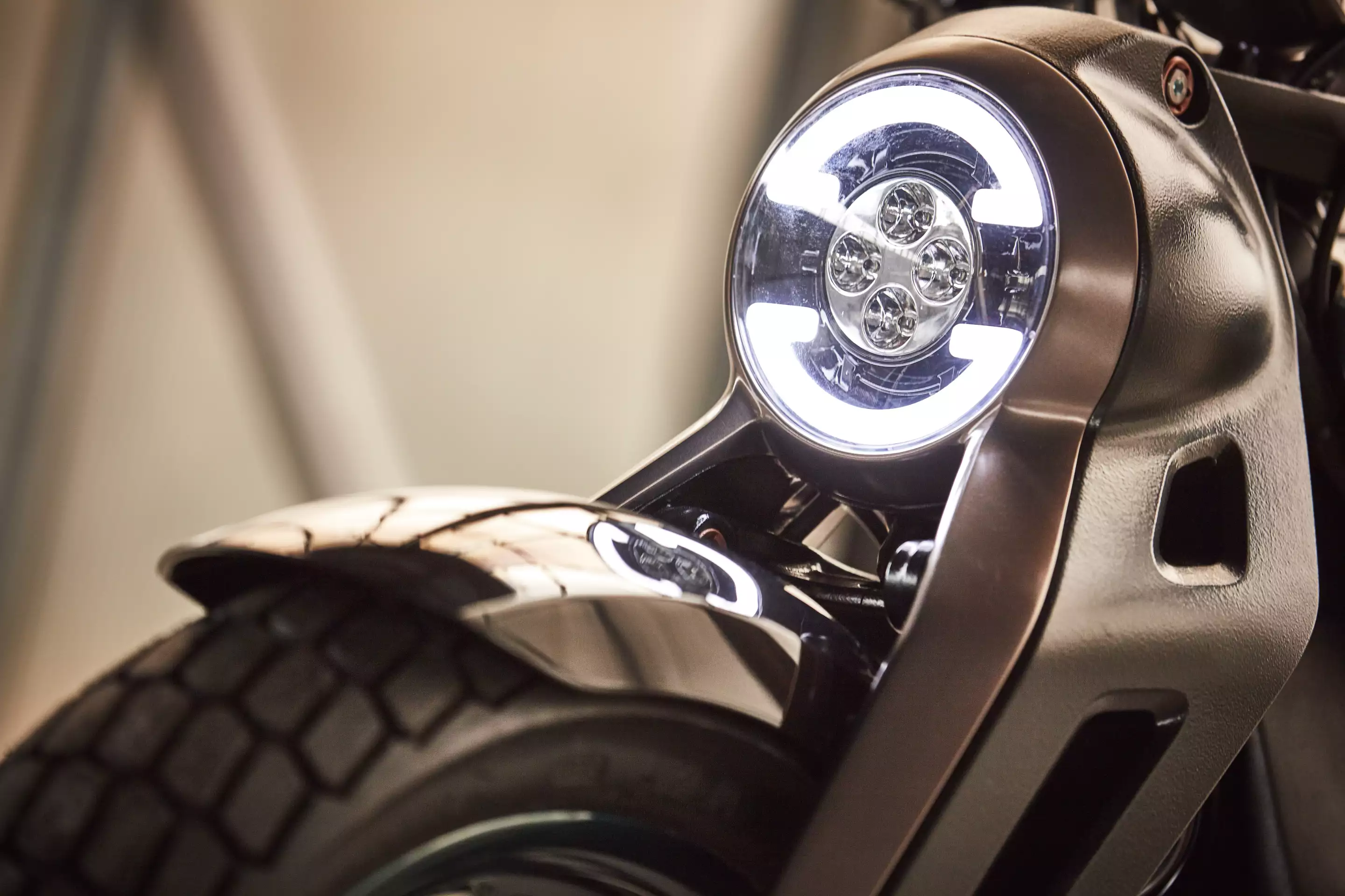 Royal Enfield Concept KX: LED headlight with angel eyes