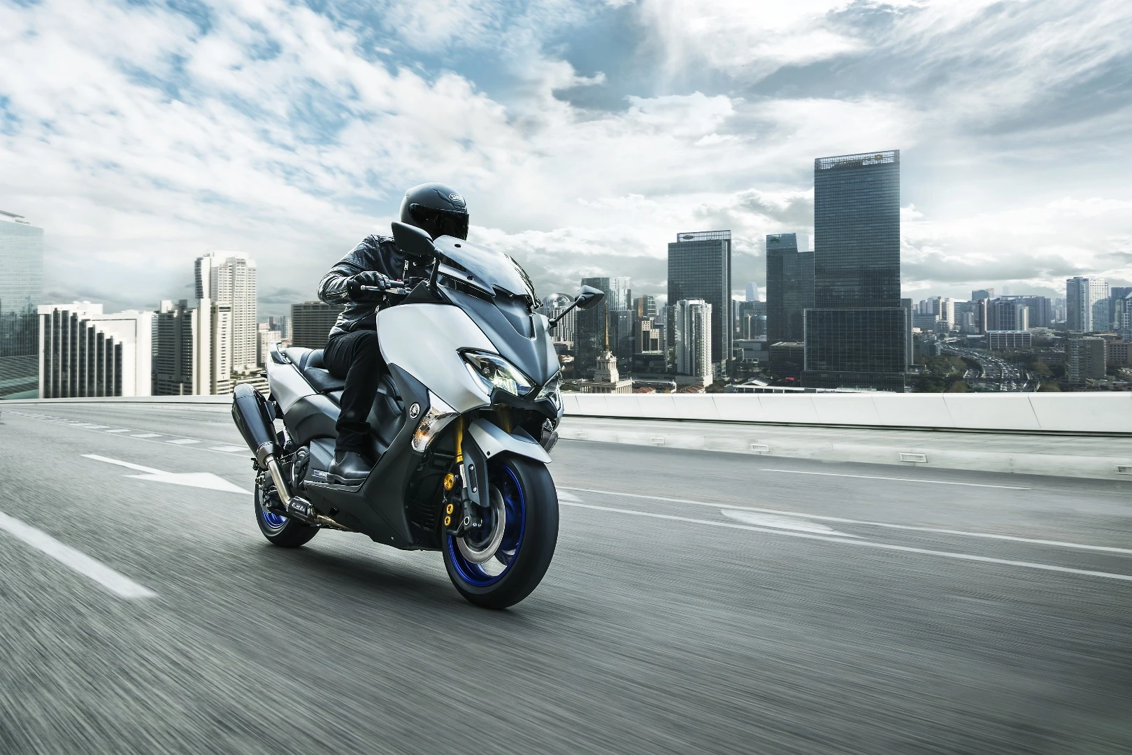 2018 Yamaha TMAX SX Sport Edition: keyless ignition, huge underseat storage and all-day comfort for two
