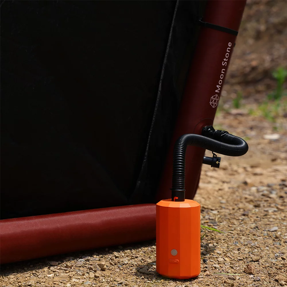 The battery-powered Giga Pump 80 fills the air columns at a rate of 30 liters per second, and is reckoned good for 50 minutes of use per charge