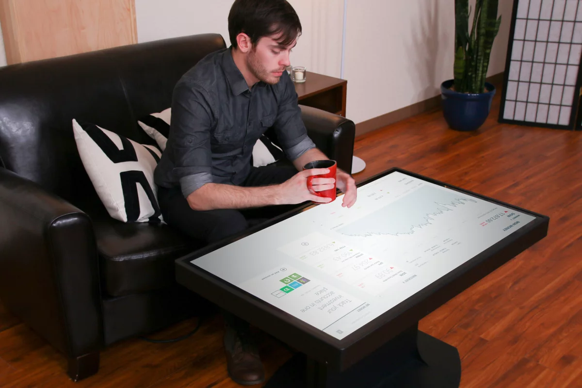 The Duet combines Android and Windows systems with an Intel Edison mini-computer, allowing for fast switching between the two platforms