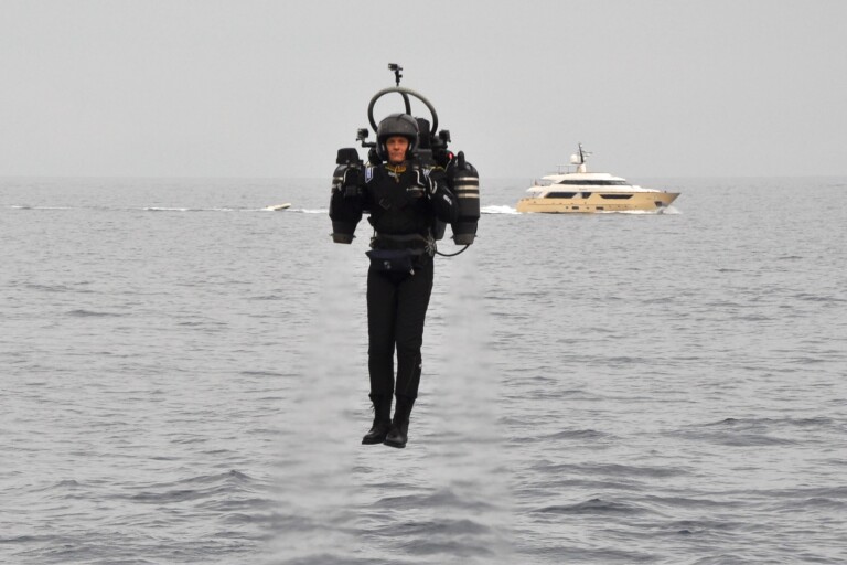 JB10 Jetpacks now on sale to "well qualified buyers" but there's