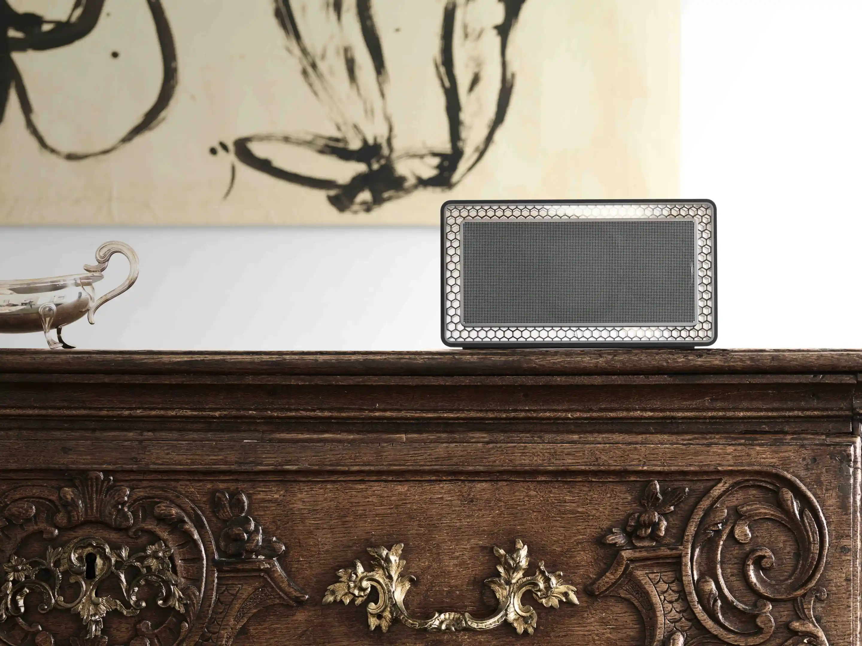 Meet B & W's first Bluetooth speaker, the T7