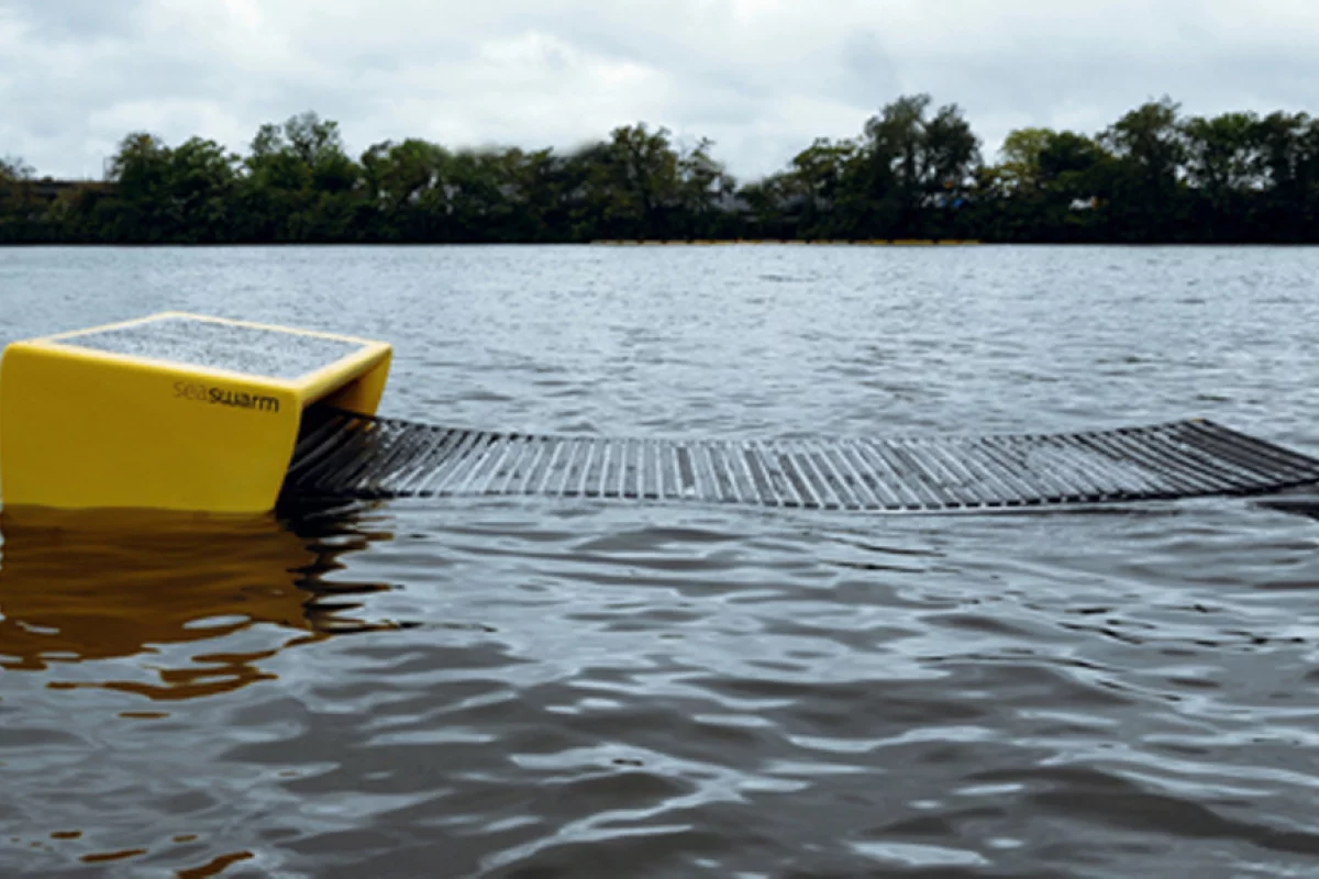 The first Seaswarm prototype being tested in the Charles River in mid-August 2010 (Image: Senseable City Lab)