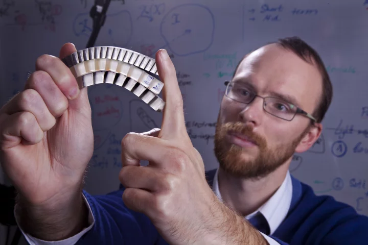 Assistant Professor Stephan Rudykh with a sample of the material (Photo: Technion-Israel Institute of Technology)
