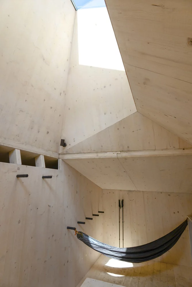 It comprises a total floorspace of 35 sq m (376 sq ft)