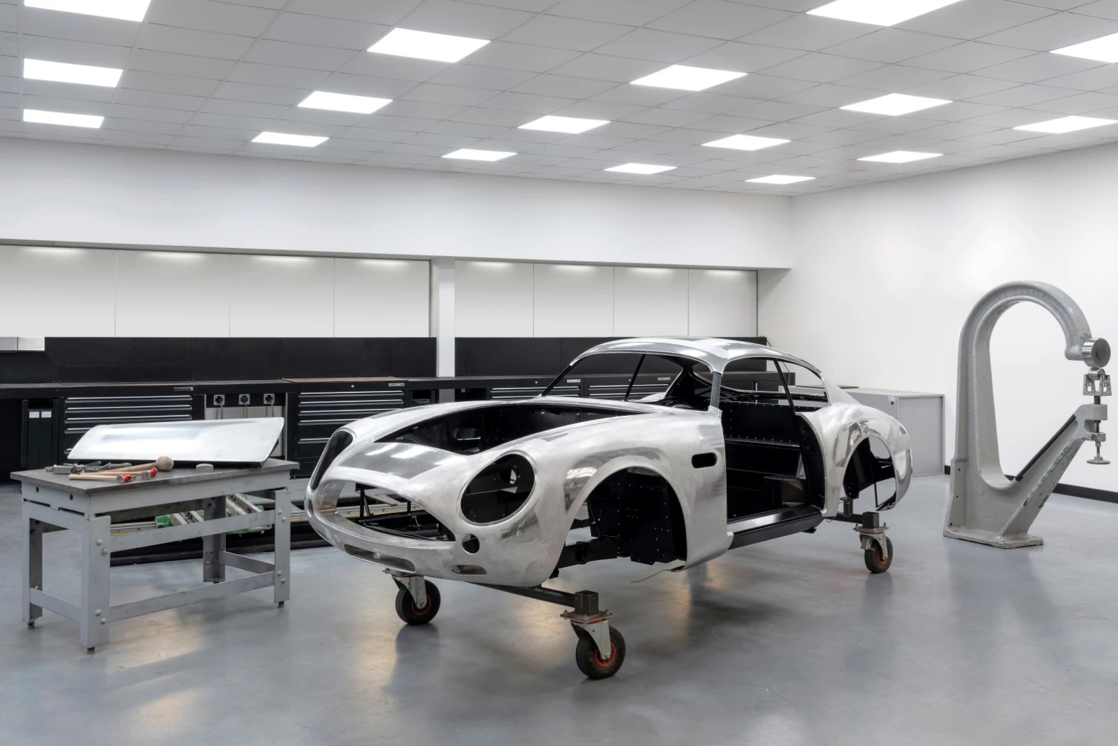 The hand-finished body panels of the new Aston Martin DB4 GT Zagato are created from flat sheets of 1.2 mm thick aluminium over hundreds of hours, using techniques that were commonplace 60 years ago