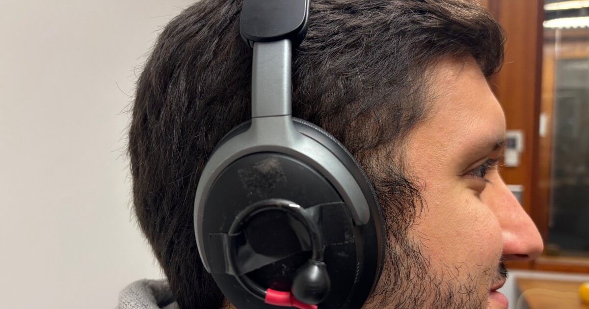 Smart headphones use AI to follow conversations in noisy rooms Smart headphones use AI to follow conversations in noisy rooms