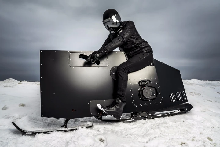 The Snoped is an upright single-track snow-bike