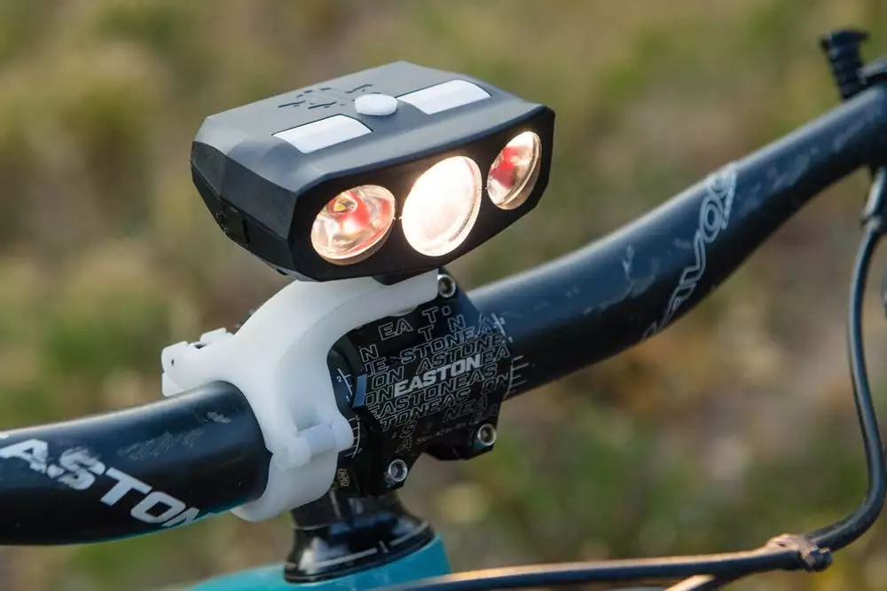 The Hydra 3 Bike Light features three LEDs which selectively illuminate, depending on the direction in which the rider is turning