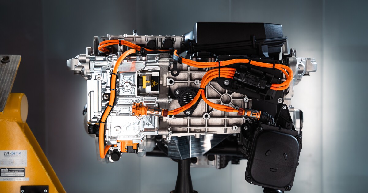 BMW plans hydrogen fuel cell production by 2028 BMW plans hydrogen fuel cell production by 2028