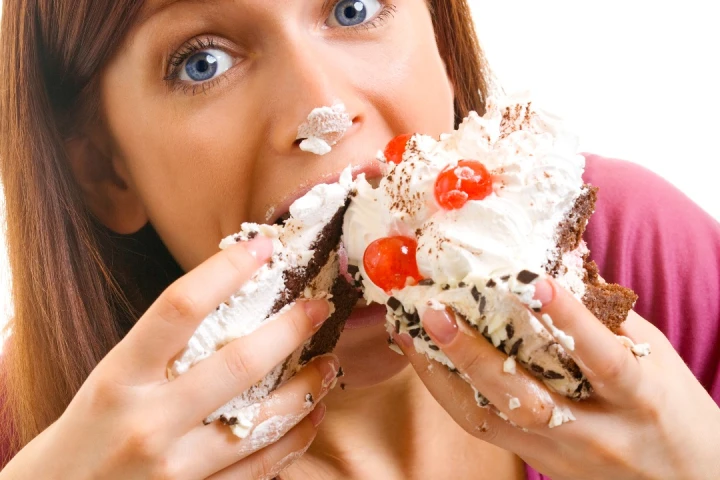A Japanese study indicates that our appetite increases when we eat in front of a mirror