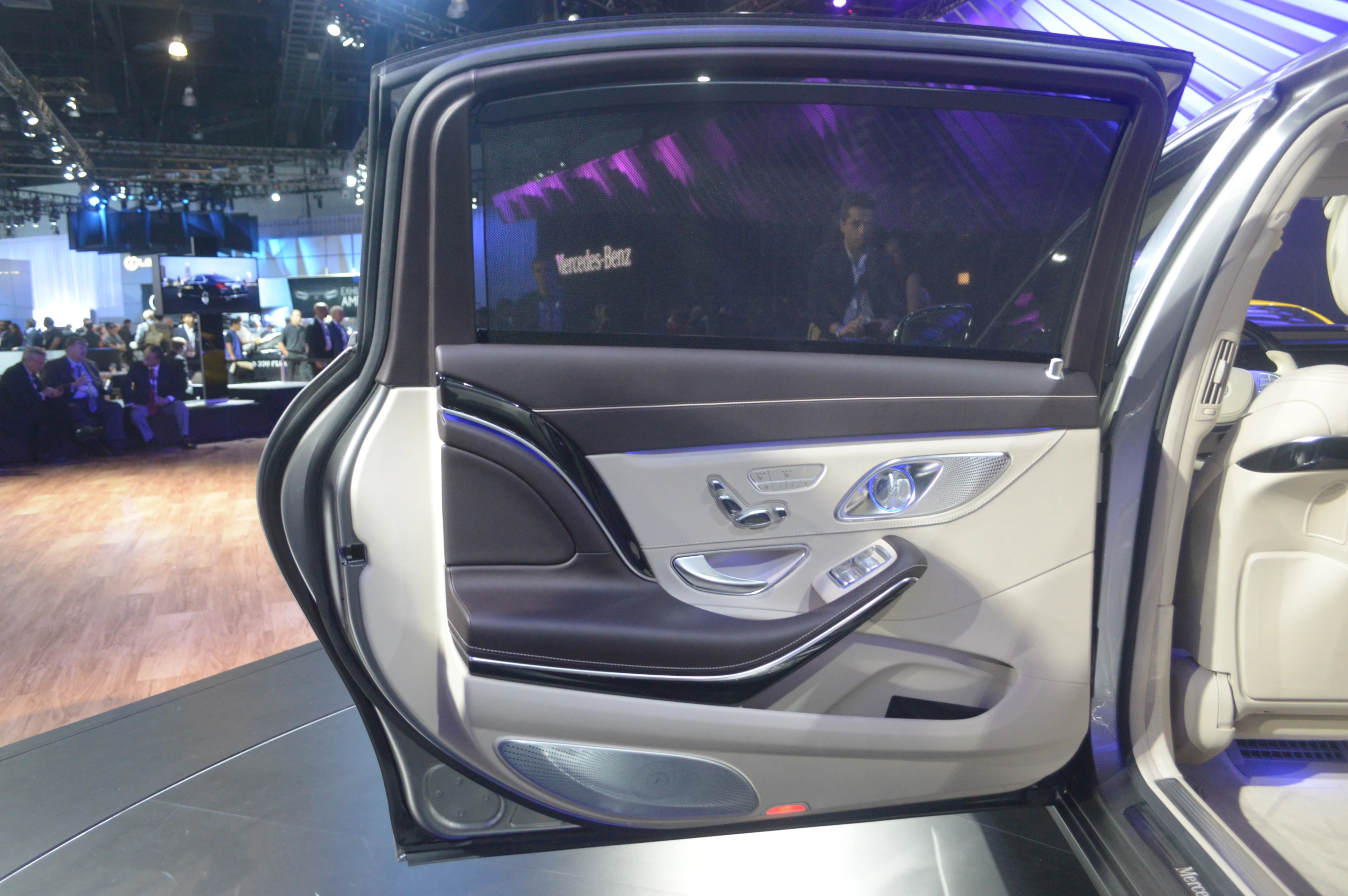 Door detailing of the Mercedes-Maybach S600 (Photo: C.C Weiss/Gizmag)