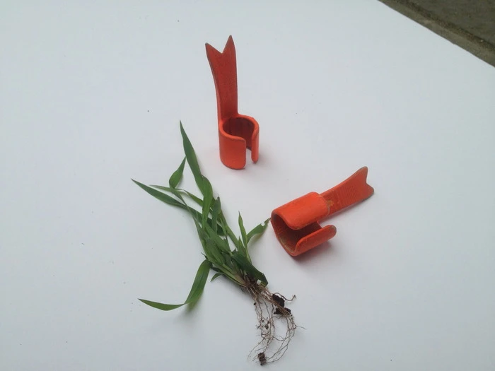 Ring Weeder pulls weeds out from the root
