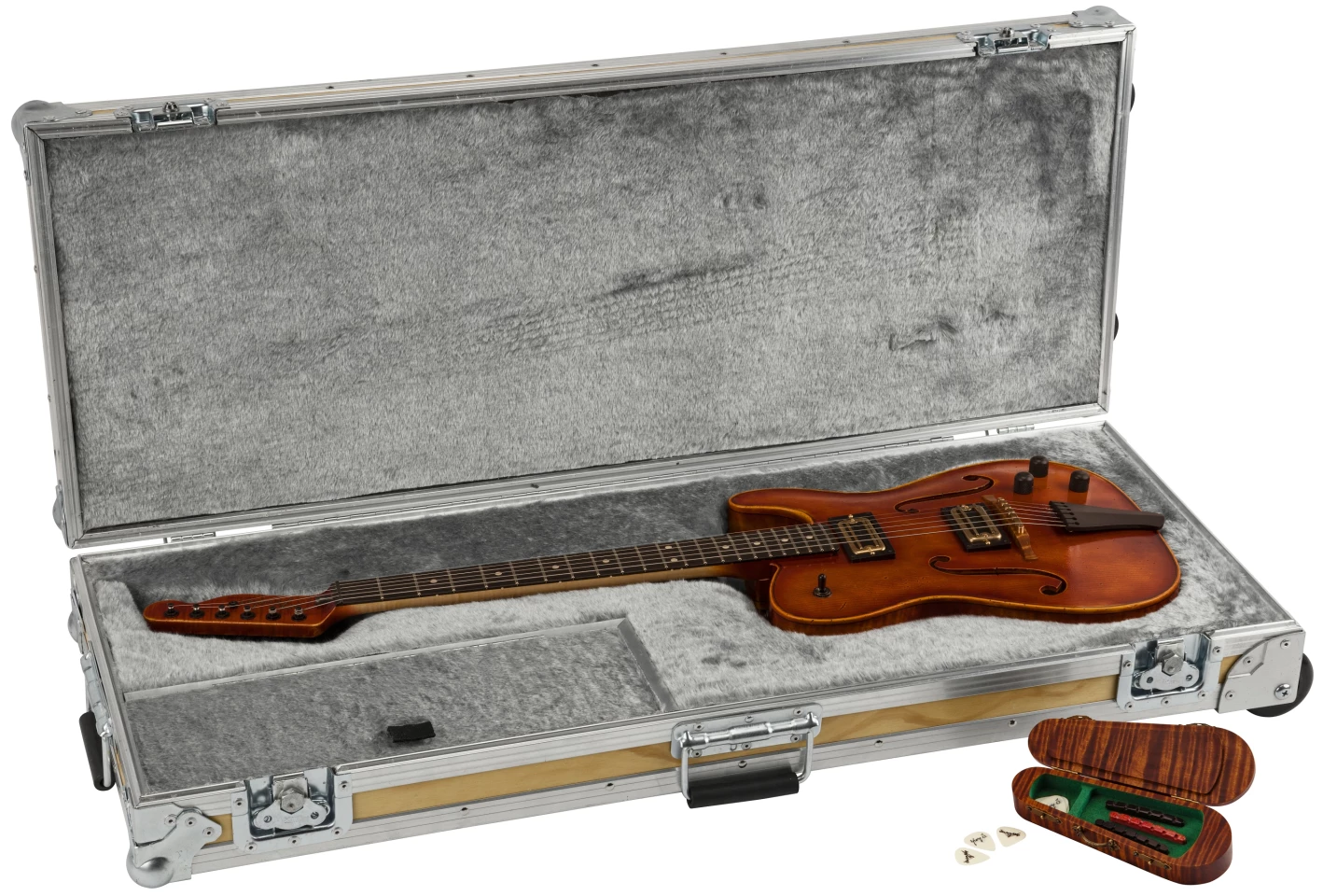 The Violinmaster Telecaster Relic includes a new patent-pending floating bridge, with four interchangeable saddles included
