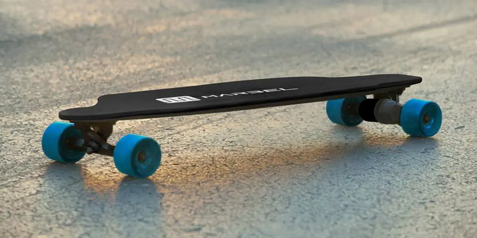 Marbel uses a lithium-ion battery and a Kevlar and carbon fiber composite deck to keep its weight under ten pounds (4.5 kg)