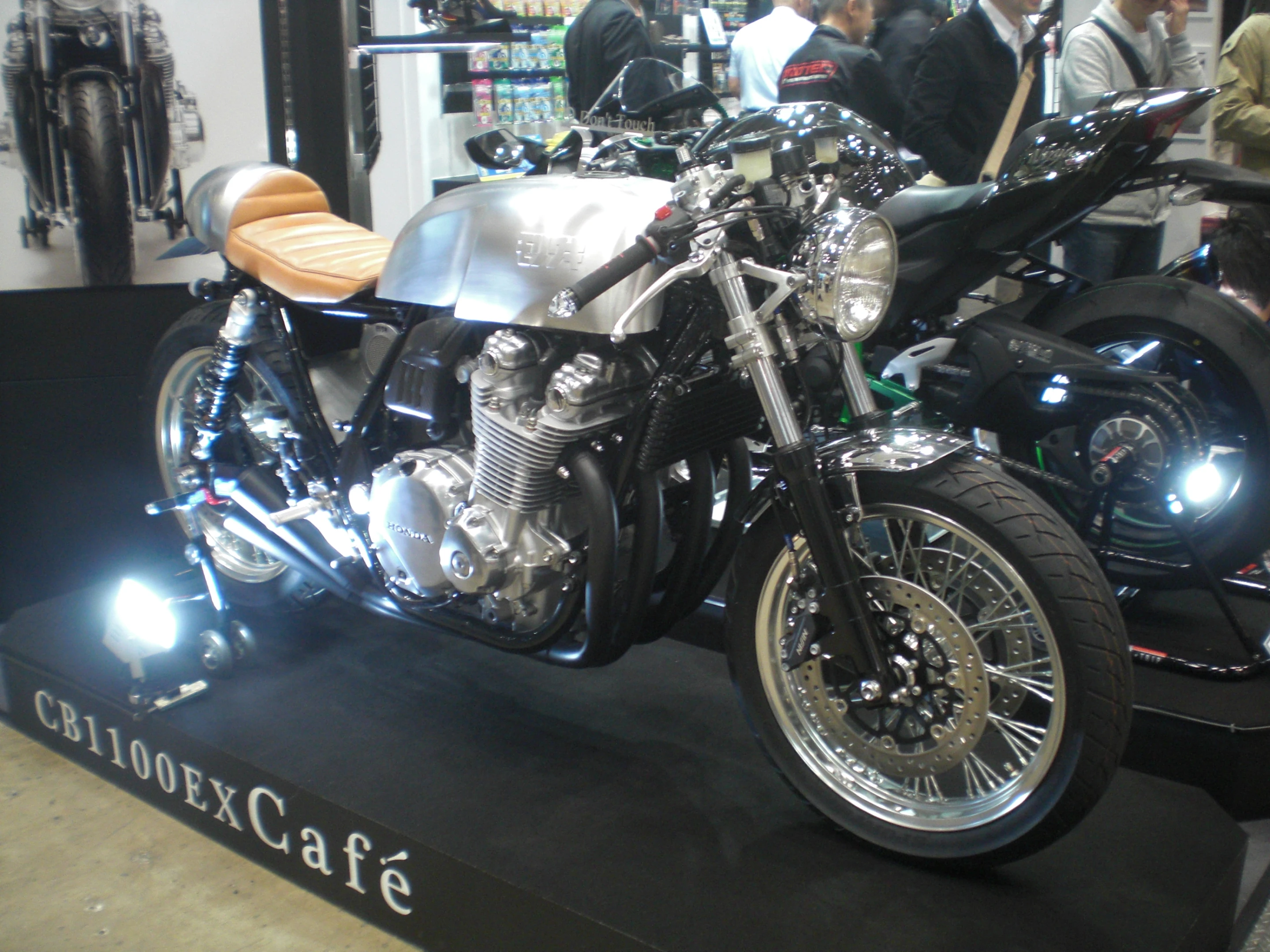Based on the Honda CB1100EX, art meets fine engineering in this Cafe-Classic (Photo: Stephen Clemenger/Gizmag.com)