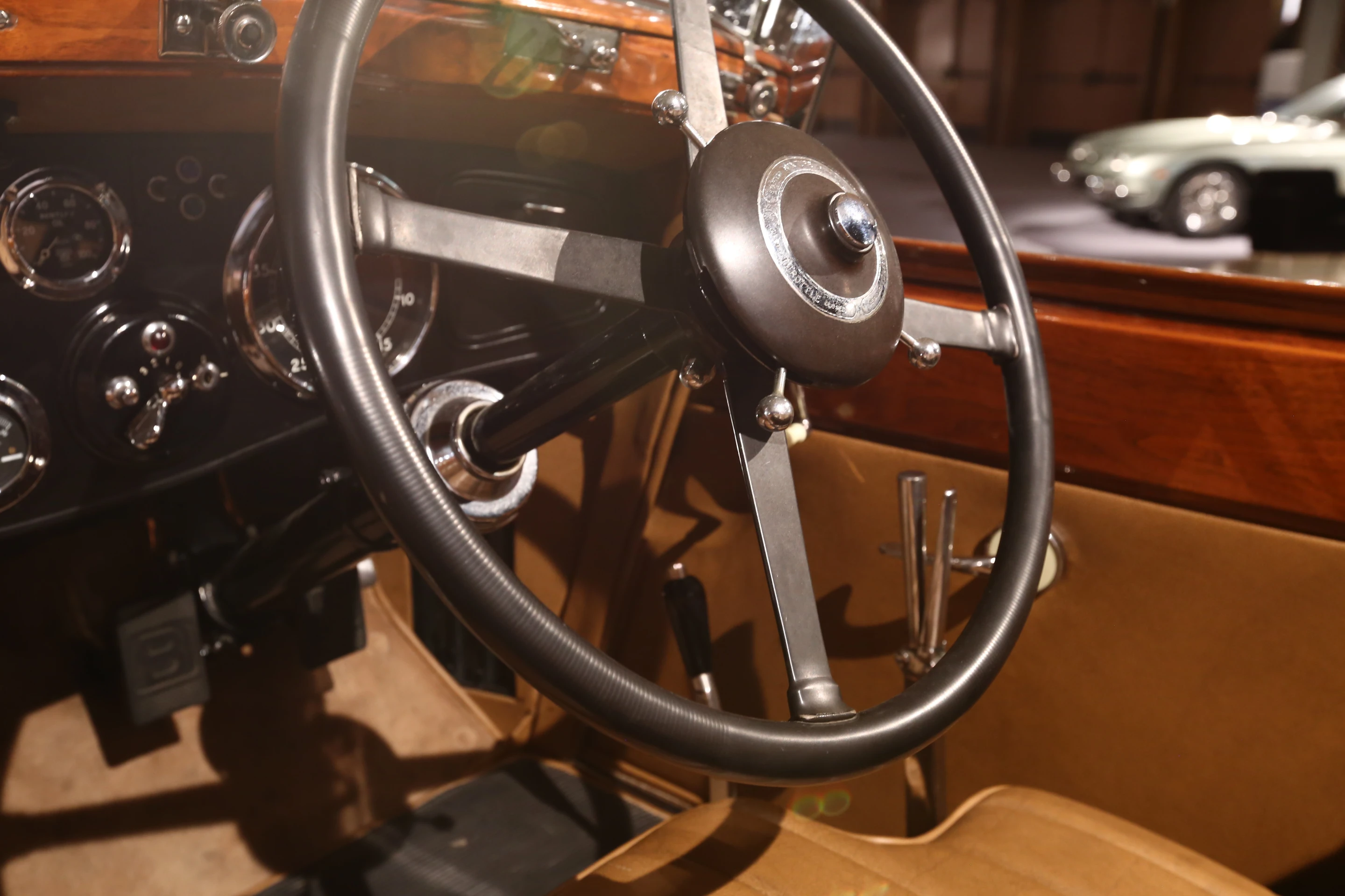 The minimalist interior of the 1931 Bentley 8 Liter Sports Coupe Cabriolet by Barker (Photo: Angus MacKenzie/Gizmag.com)