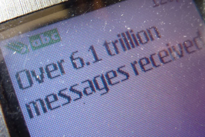 5.3 billion mobile subscribers sent 6.1 trillion text messages in 2010