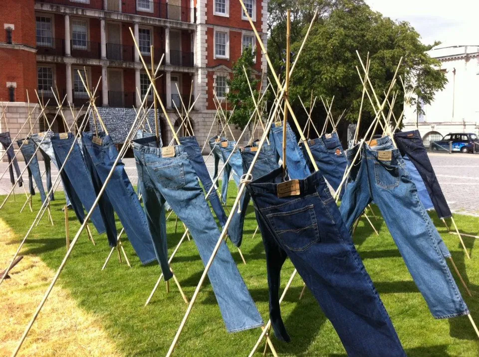 Clothing treated with the CatClo laundry additive can remove nitrogen oxides from the air