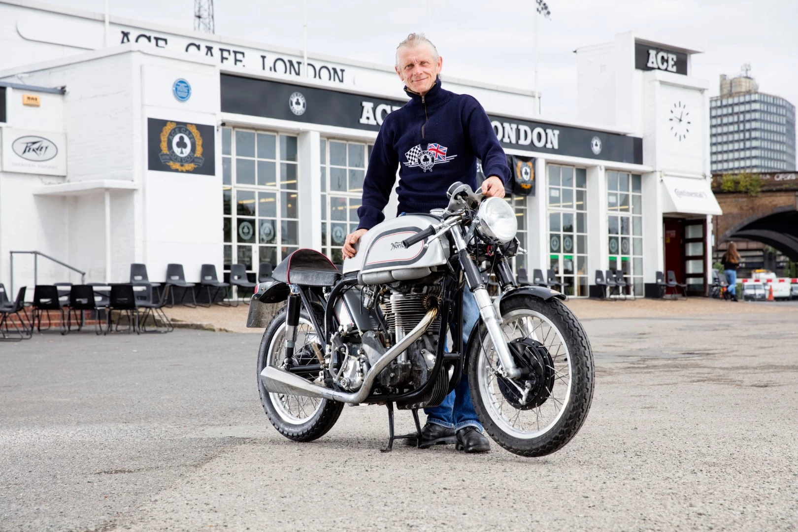 Restored to perfection, bored to 604 cc, and sold with more than £4,000 in receipts, which does not represent the full amount spent, this 1959 BSA 604cc Gold Star sold for $27,225 (£20,700). Auction Description