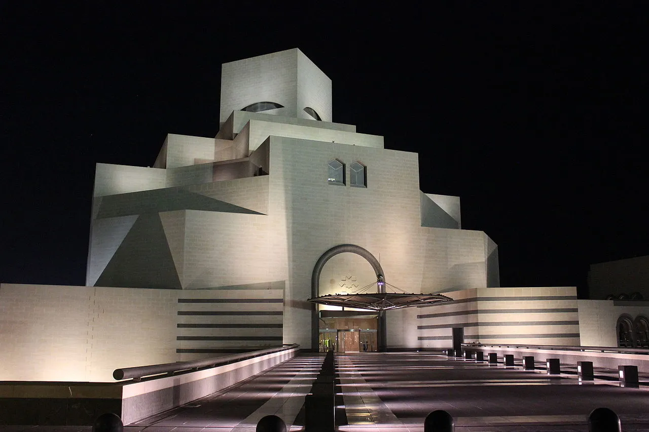 The Museum of Islamic Art in Qatar is built on an artificial island in Doha (Credit: Wiki Commons CC BY SA 4.0)