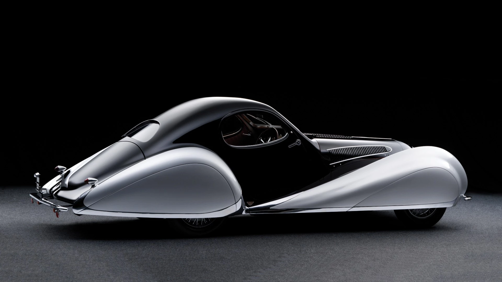 One of 14 extant 'Goutte d'Eau' Talbot-Lagos built by Paris-based Italian automotive couturier Giuseppe Figoni, this 1937 Talbot-Lago T150-C SS will be auctioned on May 27, 2017 at Villa Erba in Italy by RM-Sotheby's.