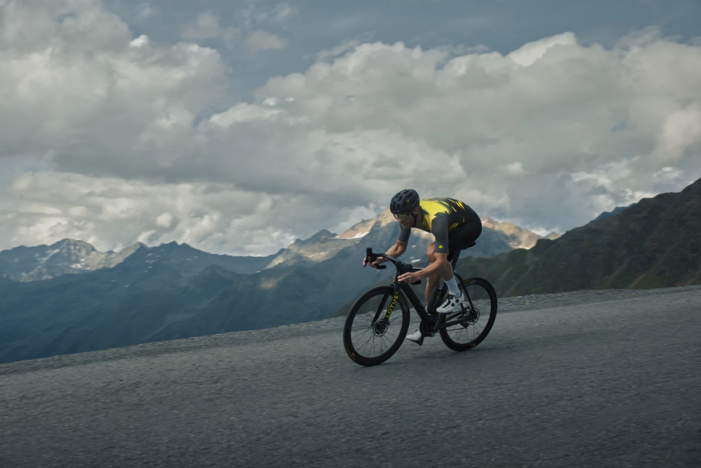 The Type 136 is light enough to leave the battery at home and ride with pure leg power