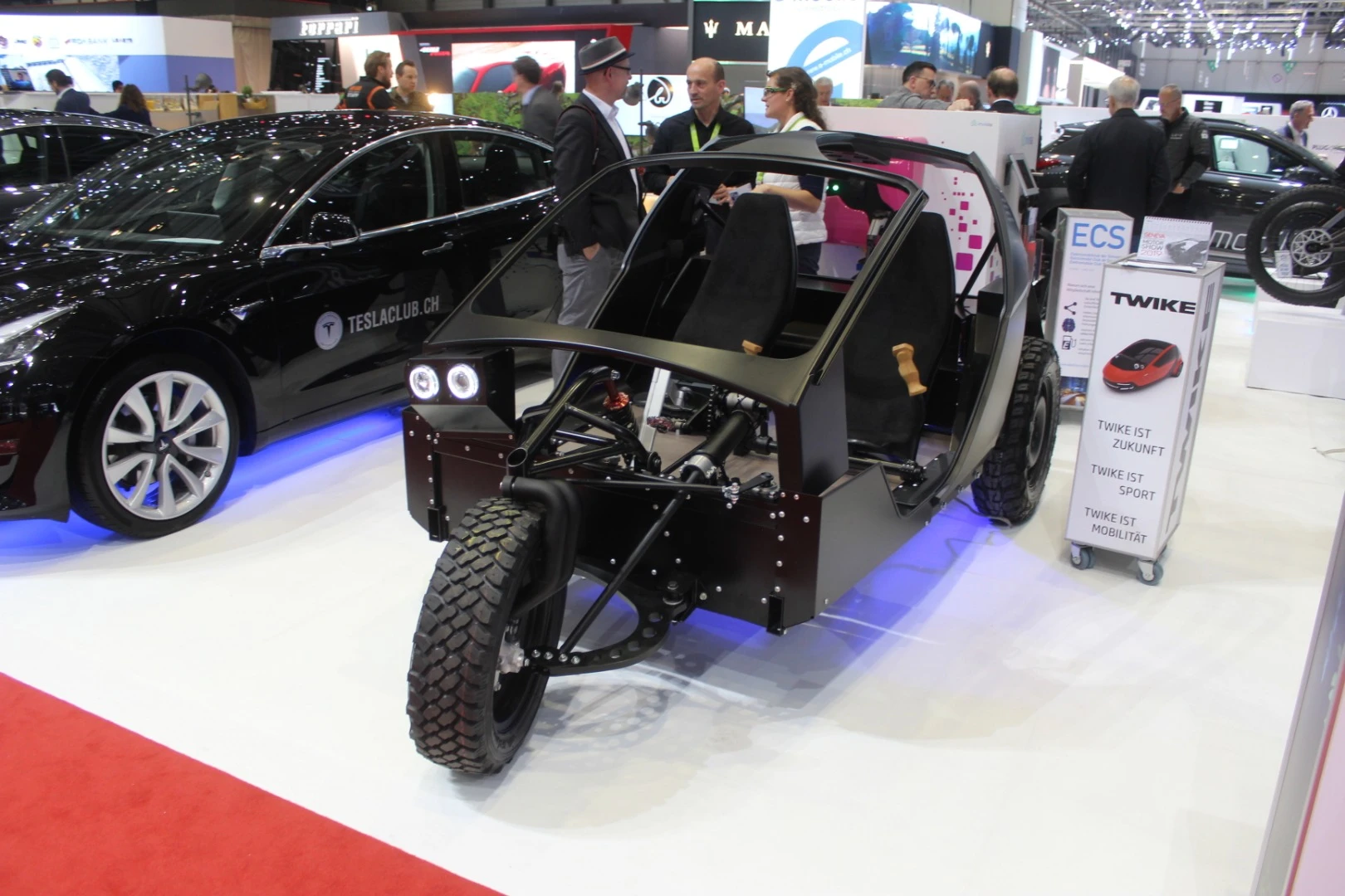 The Twike 5, which will have an aerodynamic covering when it hits the road, is a sort of pedelec three-wheeler that allows you to grab some exercise on your morning commute, even if you need to go 190 km/h (118 mph) or carry 500 kg (1,100 lb) of cargo
