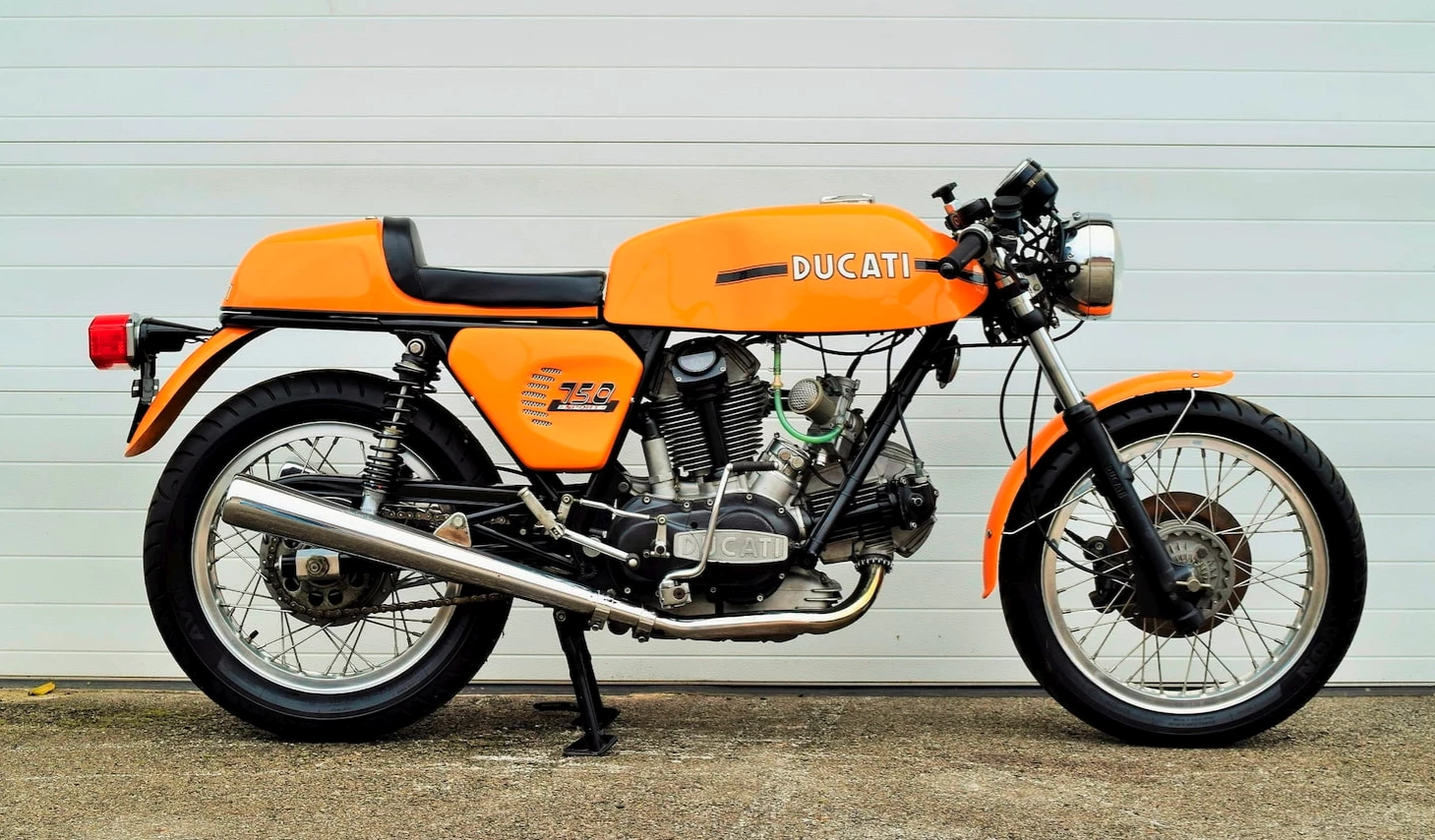 As we wrote previously regarding the 1974 Ducati 750 GT that fetched $17,050, the Ducati 750 Sport prices at auction have risen with the tide caused by the 750 SS. The Ducati 750 SS is now selling into the stratosphere (like this one for $176,000), and this 750 Sport was the highest priced Ducati of the Vegas auctions. If there is a great irony about all of this, the reputation all stems from Paul Smart's win at the Imola 200 race in 1972, and a few years ago, that bike sold at auction for just €70,200. Anyway, this appears to be a bevel-driven 750 sport motor with a Dr. Desmo kit fitted.