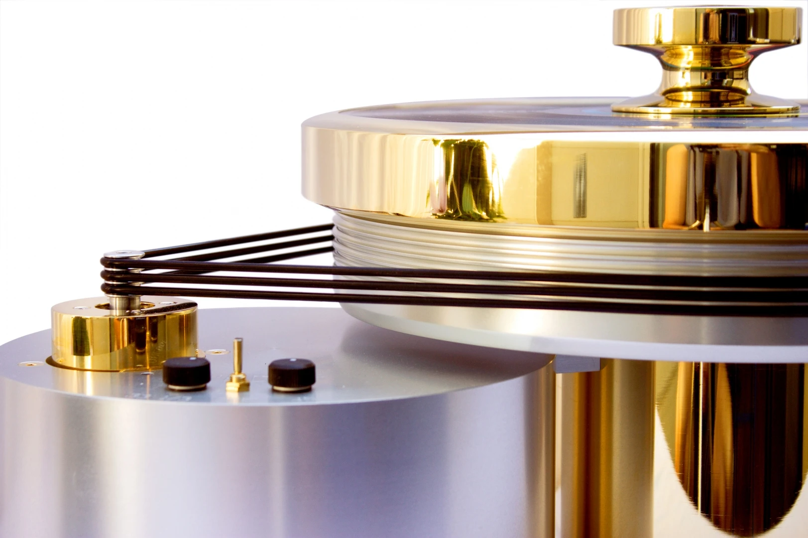 A microprocessor-controlled, noise canceling brushless drive adjusts its vertical motor position on-the-fly to cancel out any possible resonances in the three o-ring drive belts (Photo: Onedof)