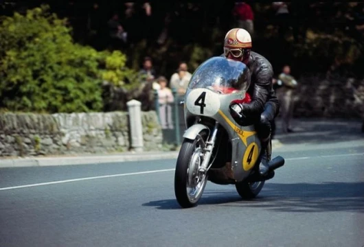 Hailwood at the Isle of Man - yes, that's a stone wall next to the racetrack
