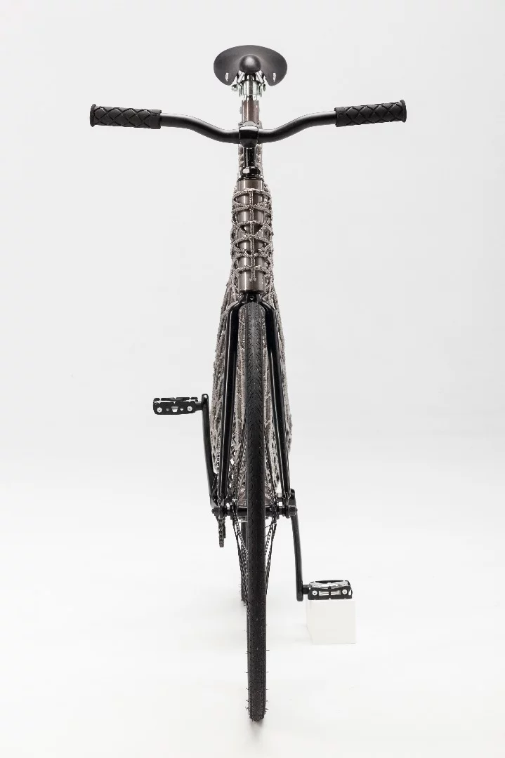 The ***** is fully capable of being ridden on rough cobblestone streets