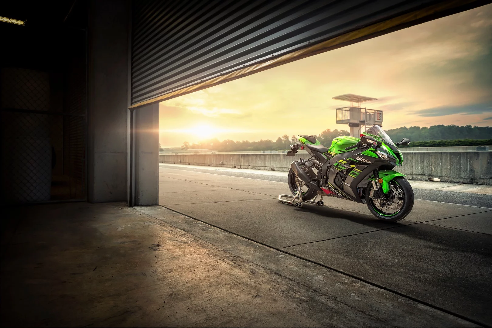 The 2019 Kawasaki ZX-10R in the race track