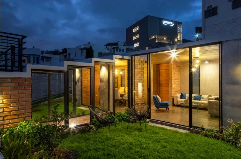 Casa En Pendiente, or House on a Slope features interior glass corridors