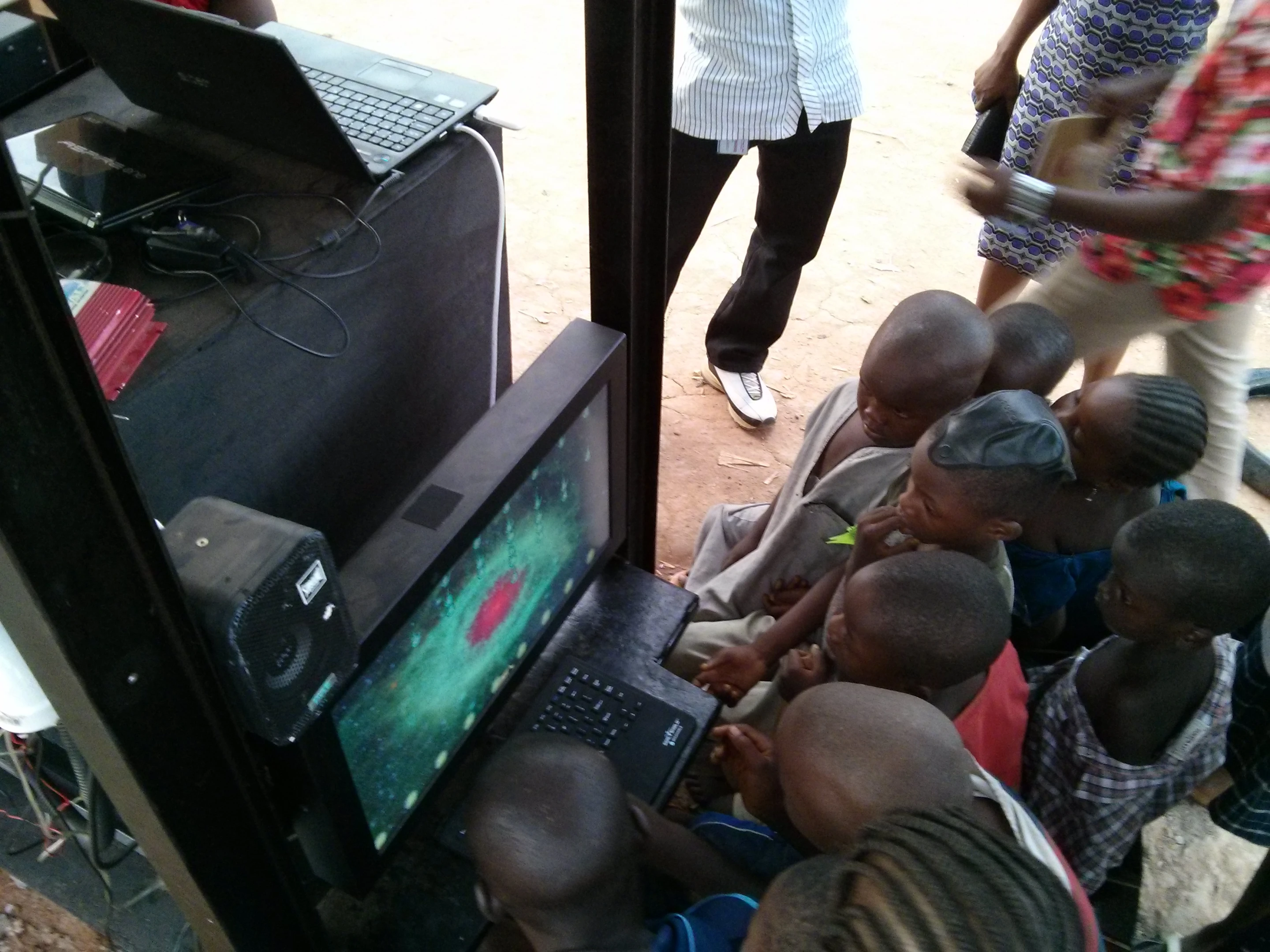 The computers are loaded with a custom version of Edubuntu, an educational-themed Linux flavor (Photo: Tom Saater)