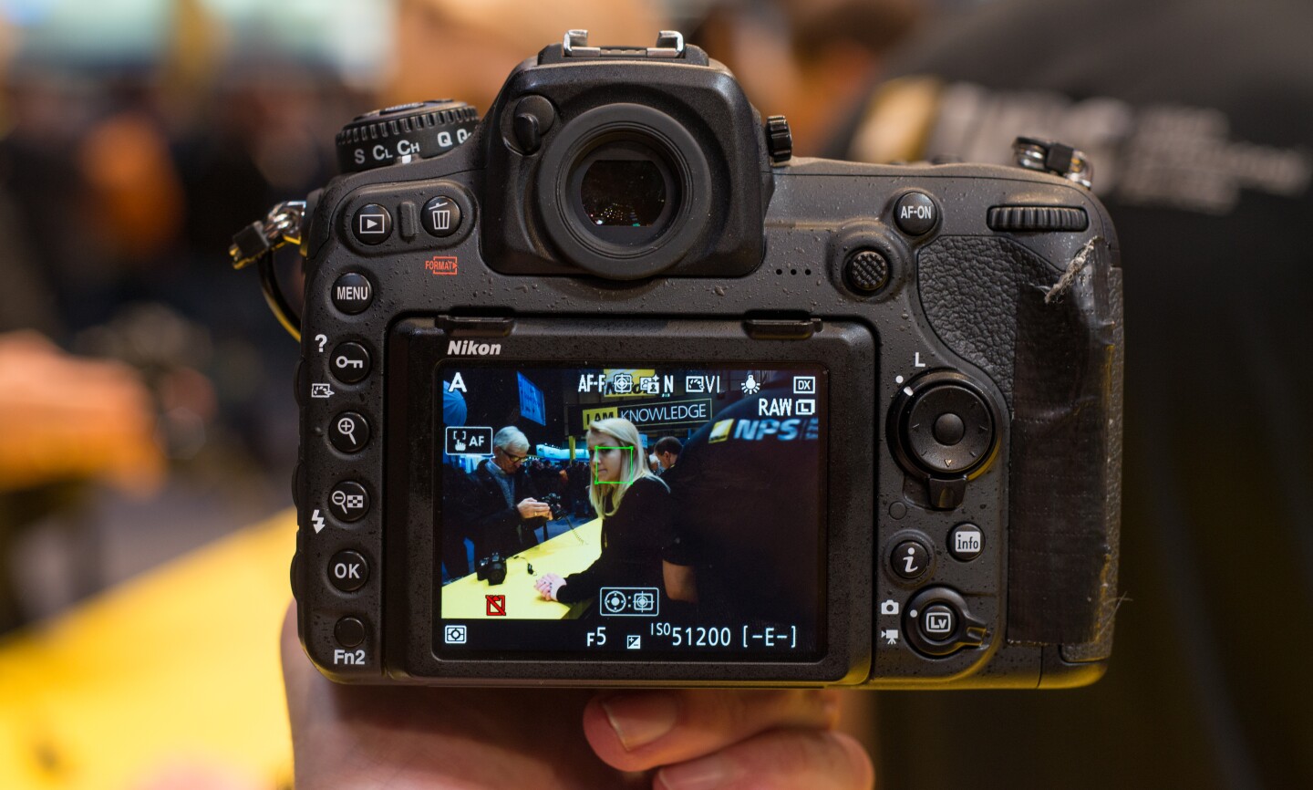 The Nikon D500 features a 3.2-inch touchscreen monitor