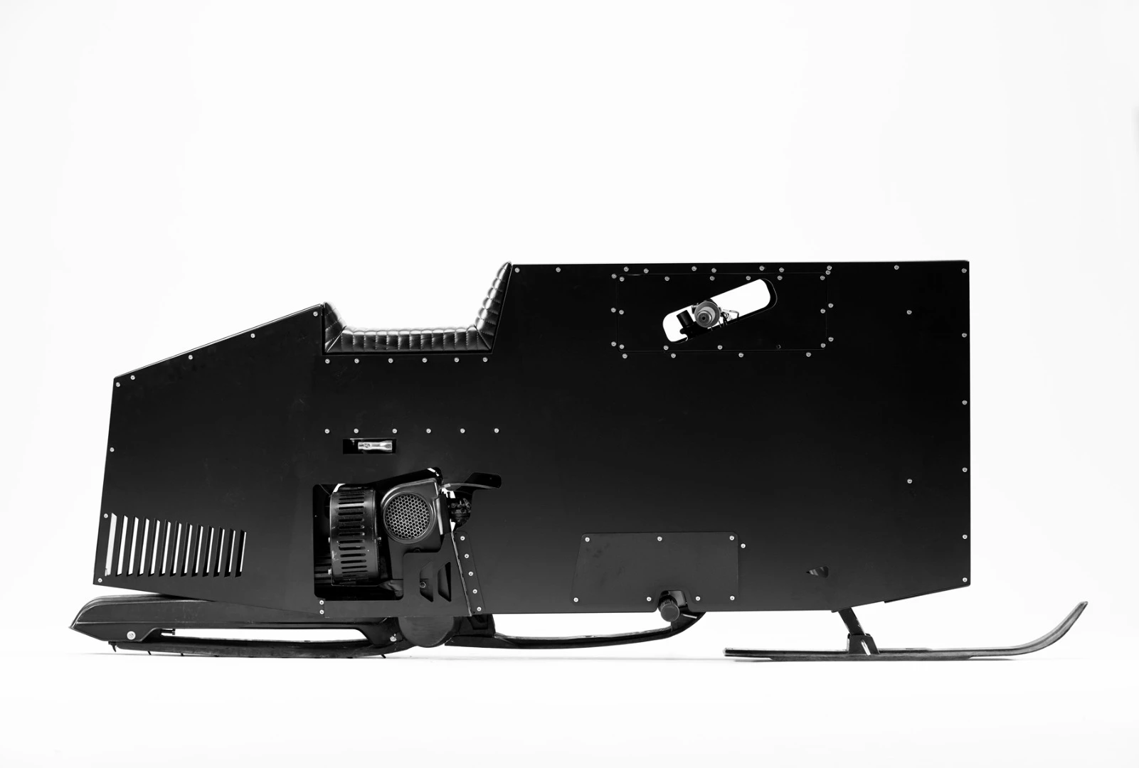 The Snoped has a 76-in (193-cm) long aluminium chassis