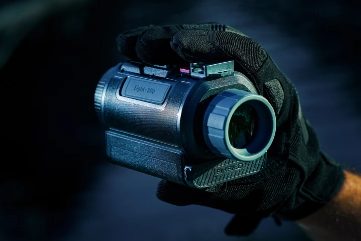 The Akaso Sight-300 looks pretty tacti-cool when