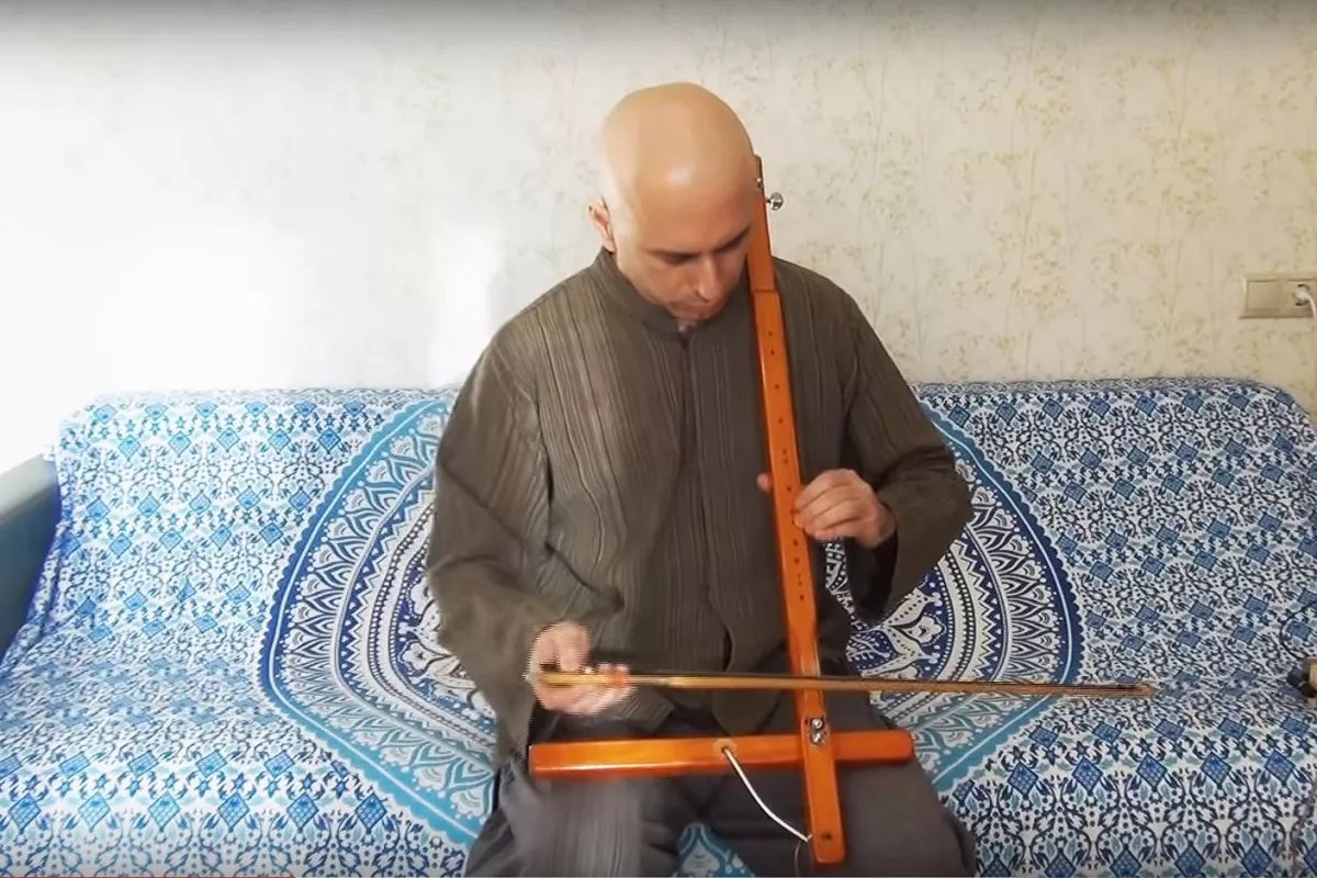 "Two sticks, two strings, no frets, it's as simple as possible, everything unnecessary has been removed," said Soma's Vlad Kreimer