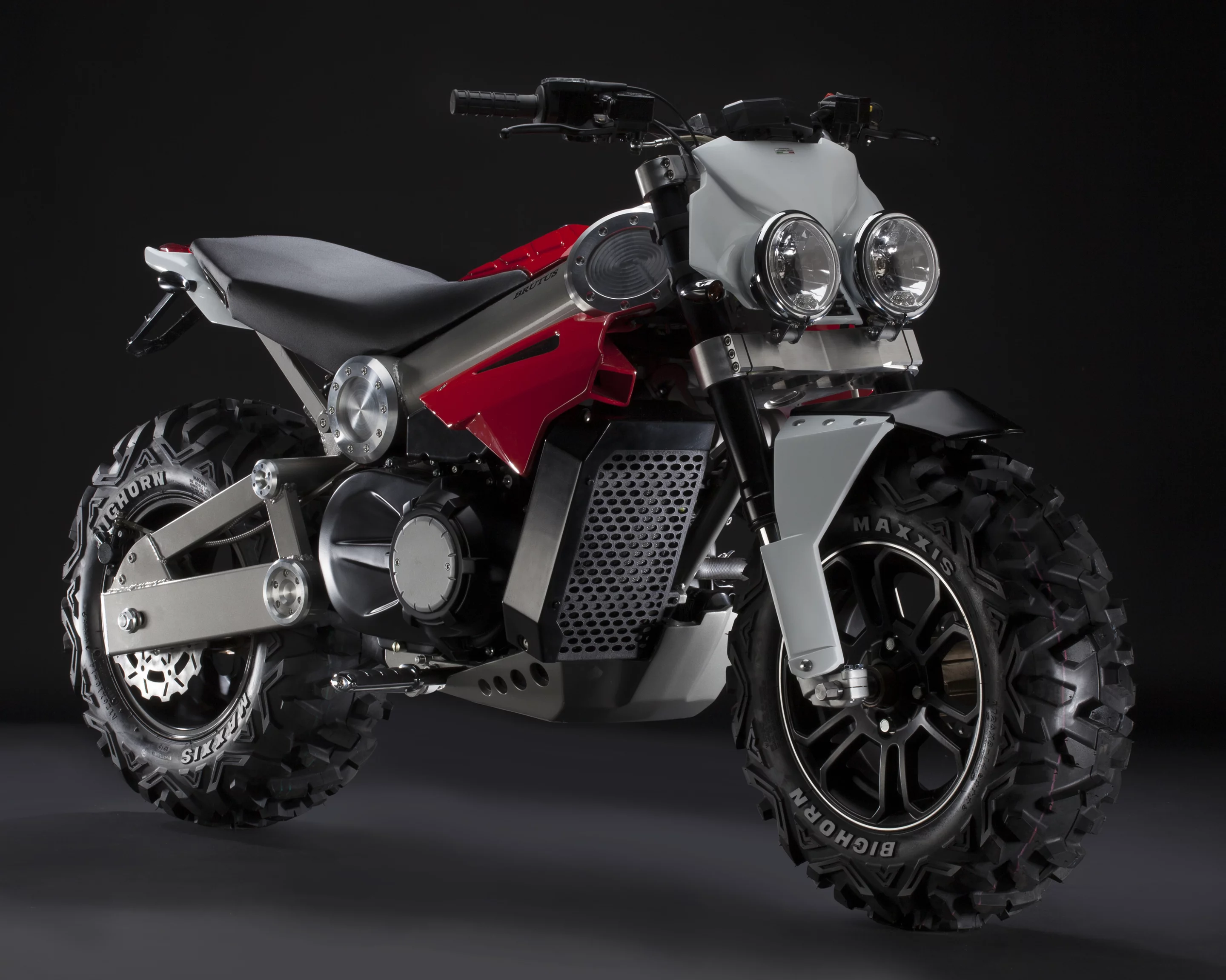 Brutus' 220 kg puts it in the same weight category as the 1000cc adventure tourers such as the Ducati Multistrada and BMW 1200 GS