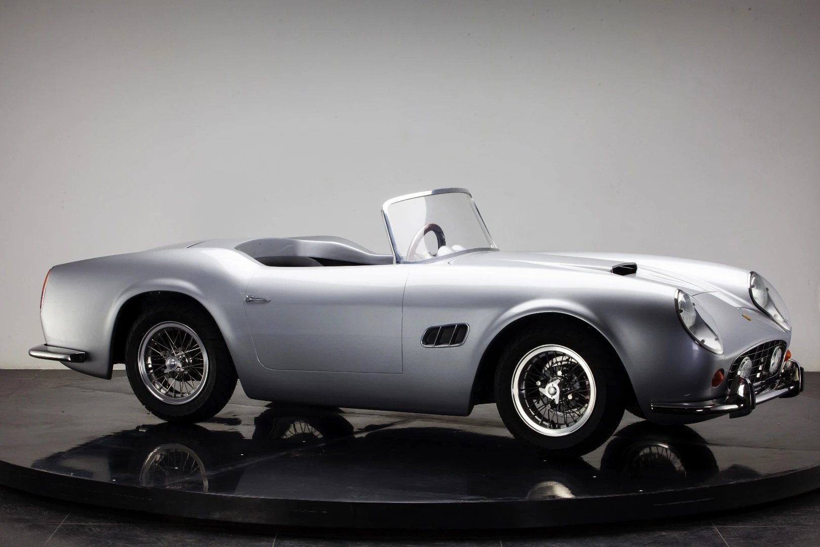 Harrington Group's 250 California Spyder retails for £7,999, US$12,399 or €11,299 depending on the customer 's preferred currency, with shipping costs on top of that