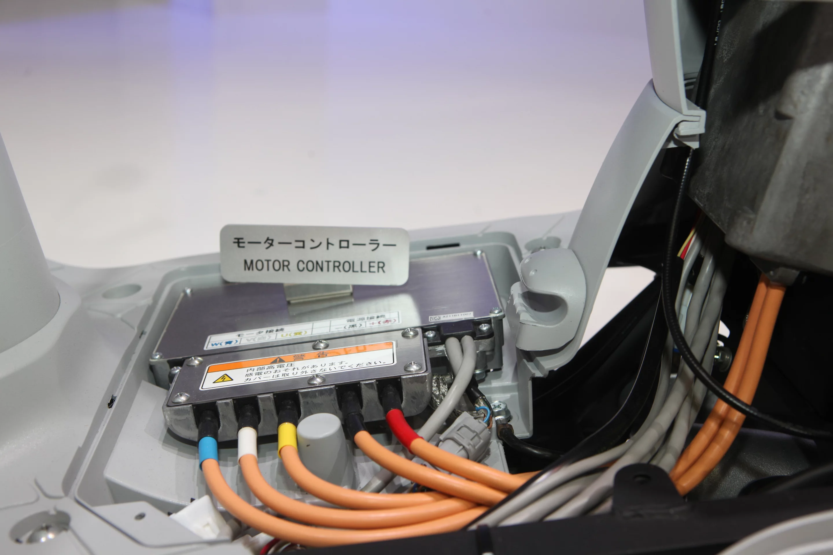 Cutaway of Suzuki Burgman Fuel Cell Scooter